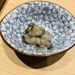 日本橋 蕎ノ字 - ◆生カキ（広島 大黒神島産）
      広島県大黒神島で育てられた牡蠣は神の牡蠣とも呼ばれている。牡蠣は小ぶりだが、旨味が凝縮され味が濃い。