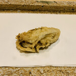 日本橋 蕎ノ字 - ◆カキ（広島 大黒神島産）
      ◎一つ目は塩で頂く。
      ◎無人島の大黒神島産のカキは濃厚で甘みも強い。