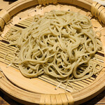 日本橋 蕎ノ字 - ☆『日本橋 蕎の字』では蕎麦で〆る。冷たい蕎麦か温かい蕎麦を選べる。２つ注文するお客もいる。大将の自信作の二八蕎麦はいつ食べでも美味い。