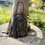 イーション - 円空の仏像に似た雰囲気の木彫りの仏像
