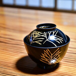 山の茶屋 - 椀。赤出汁