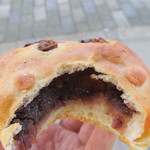 島崎松月堂 - アンパンマンあんぱんの断面（齧ったすまん）