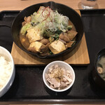 ひこま豚食堂＆ファーマーズショップ - 旨辛！ホルモン焼き定食