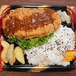 阪急OASIS - 三元豚の大きなとんかつ弁当