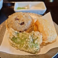 京都祇園 天ぷら八坂圓堂 - 椎茸の海老詰め、鯛の大大葉巻き、生麩