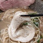 極麺 青二犀 - ホロホロと崩れる柔らか仕上げです