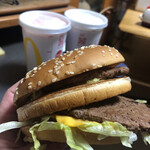 マクドナルド - はみ出る〜