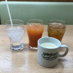 まんが喫茶 ログキャビン - ドリンクバーからお決まりのコーンスープに烏龍茶に野菜ジュースに炭酸水！