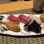 sushiなかの - 左上から　烏賊、マグロ赤身、天然ハマチ？、鯛、玉子焼き、左下から　甲烏賊下足、いない、干瓢胡瓜巻