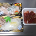 虹のマート - 青森県産ヒラメのエンガワ、ヤリイカの刺身＋マグロの漬け　計1200円