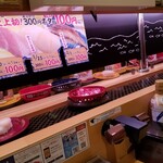 Sushi Ro - 奥のレーンが渋滞中