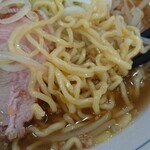 Hachiya - 麺は札幌ラーメン系の標準くらいの太さ