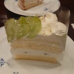 椿屋カフェ - シャインマスカットのショートケーキ