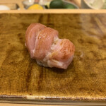 鮨 功 - 大とろ蛇腹(戸井産)