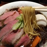 牛骨らーめん 牛王 - 麺アップ