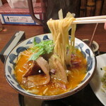 Sam po utei - 肉盛り味噌らーめん（麺）