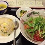 奉天鉄鍋餃子 - 冷やし中華と炒飯セット
