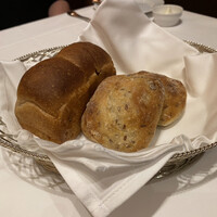 ベンジャミンステーキハウス 京都 - 焼立てパン小麦は岐阜産？