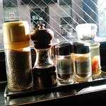 麺場 浜虎 - 卓上調味料の皆さん