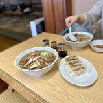 いろは本店 - 肉そば（温かい）とぎょうざ