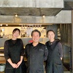 Hitotsu - 左：ソムリエさん　真中：オーナーシェフの野田様　右：女性スタッフ様　ありがとうございました<(_ _)>