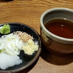 志な乃 - たっぷりの薬味と蕎麦つゆ