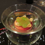 ガストロノミー ジョエル・ロブション - ゴルゴンゾーラピカンテ ロワイヤル仕立てにし、デラウェアとアーモンドをのせて