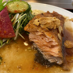 猫丸食堂 - サーモン、肉厚〜(^-^)v
      皮も美味し〜い❤️