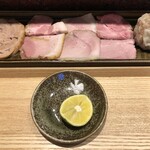 Tomita - 特選全部乗せトッピング+塩・酢橘