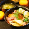 Uo yoshi - 海鮮丼 (￥800)