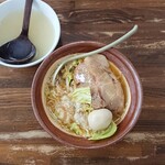 特製みそ 880円（背脂入り・煮玉子サービス）