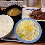 松屋 - カルビ焼肉定食。