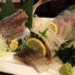 左からアジ刺身、炙り〆サバ、ほうぼう刺