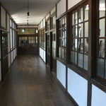 バーグ - 昭和の小学校廊下