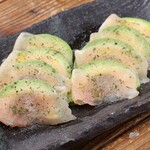 じとっこ組合 - 地鶏生ハムとアボカド