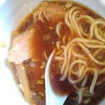 麺家 彩華 - 食べかけで申し訳ない。このくらい麺を浸して食べるのが好み。