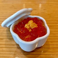 いわ志 本店 - いくらと雲丹丼