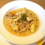 hus - 鴨肉と根菜のパスタ