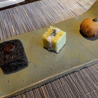 SPICE LAB TOKYO - 街路 Pride （誇り）
                      ティッキ ヨーグルト セモリナ粉
                      ドクラサンドウィッチ 甘えび 卵 からし
                      パコダ ベーコン 玉ねぎ