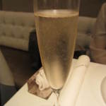 ラール・エ・ラ・マニエール - 妻はプラムも使った発泡ジュースを。