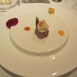 ラール・エ・ラ・マニエール - アミューズです。野菜の彩りに・・・