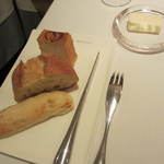ラール・エ・ラ・マニエール - パンとバターです。バターは鮮度の良いカルピスバター。