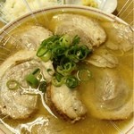 Tomiya - 鳥坂ラーメン(大肉)¥700＋めし(小)¥150＆生にんにく(無料)