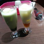ビッグエコー - ドリンク写真:抹茶ミルクフロート、マンゴーミルクフロート
