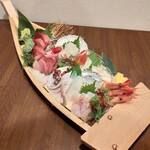 Funamori Ishokuya Iwasawa - 海鮮舟盛り6点盛り、凄い品数とボリューム