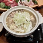 Funamori Ishokuya Iwasawa - 千寿ねぎと手羽先のホロホロ鍋
