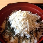 蕎麦ダイニング 楽 - 釜揚げしらす丼