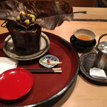 美山荘 - 銀杏みそ朴葉焼と食前酒