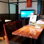 ニューガウレレストラン＆セクワガル - 二階テーブル席