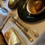 レストラン マノワ - パンとバターも美味しい